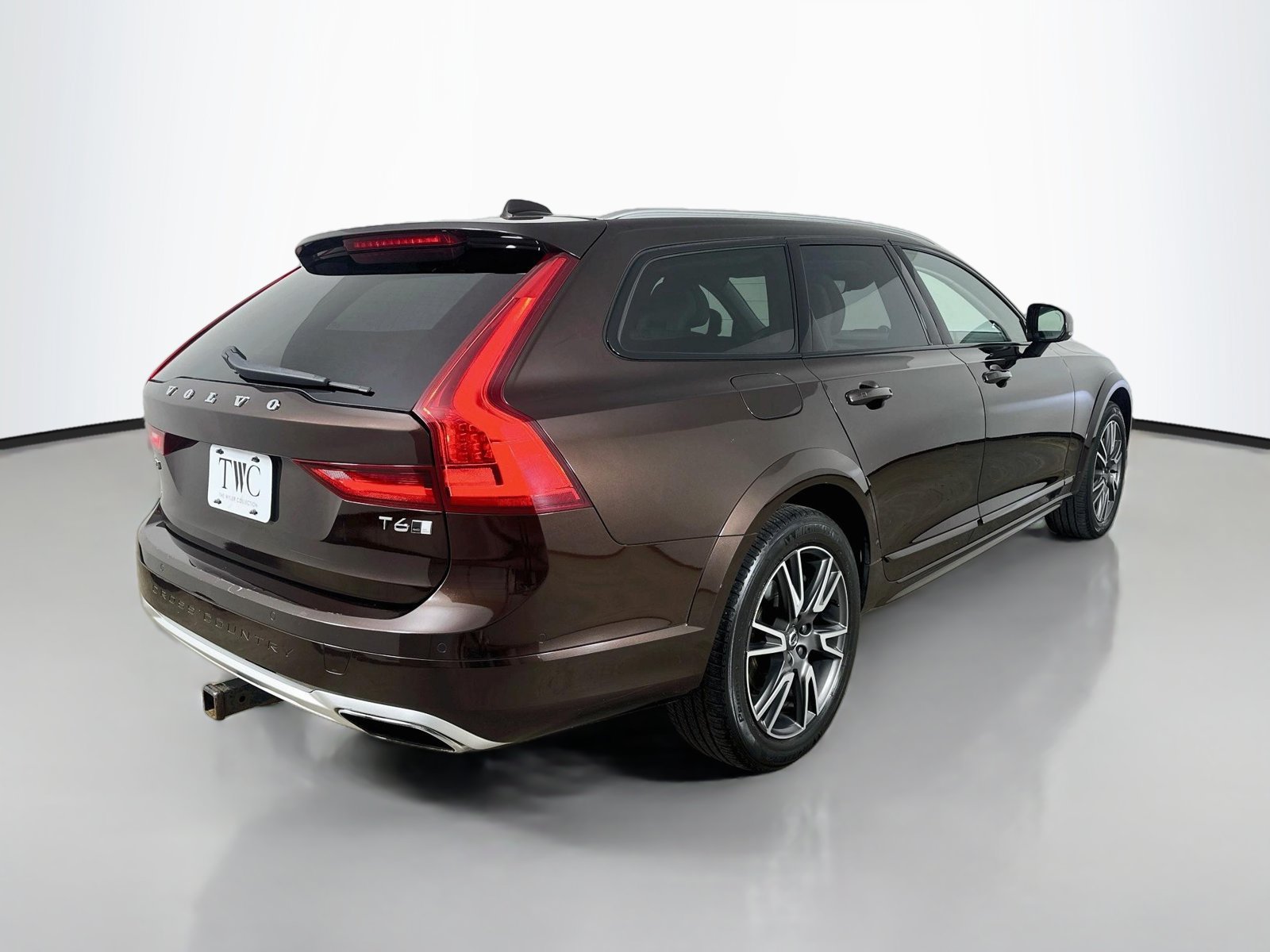 Used 2017 Volvo V90 T6 Cross Country AWD/4WD image 5