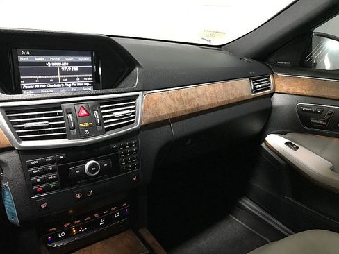 Used 2010 Mercedes-Benz E 350 Sedan image 27