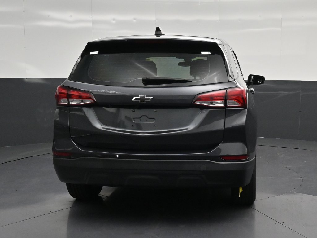 Used 2022 Chevrolet Equinox LS FWD image 2