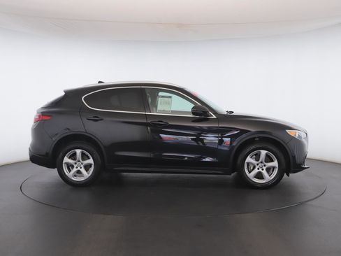Used 2018 Alfa Romeo Stelvio AWD image 21