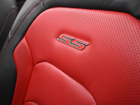 Used 2021 Chevrolet Camaro SS RWD image 32