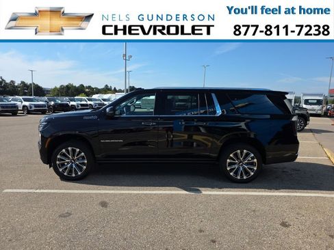 New 2026 Chevrolet Suburban High Country image 4