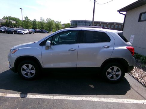Used 2019 Chevrolet Trax LT w/ LT Convenience Package AWD/4WD image 9