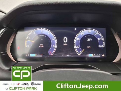 Used 2023 Jeep Grand Cherokee Limited w/ Black Appearance Package image 26