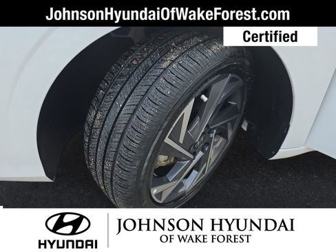 Certified 2025 Hyundai Elantra SEL image 38