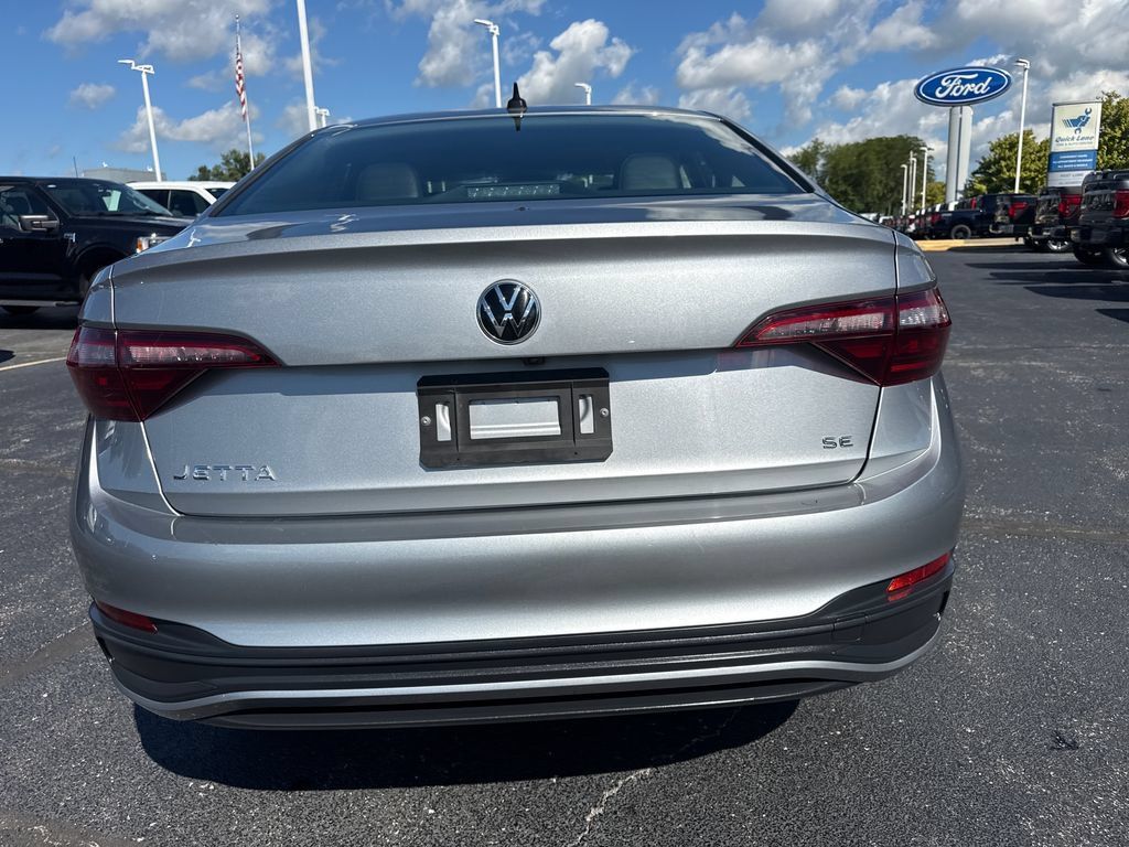 Used 2024 Volkswagen Jetta SE FWD image 8