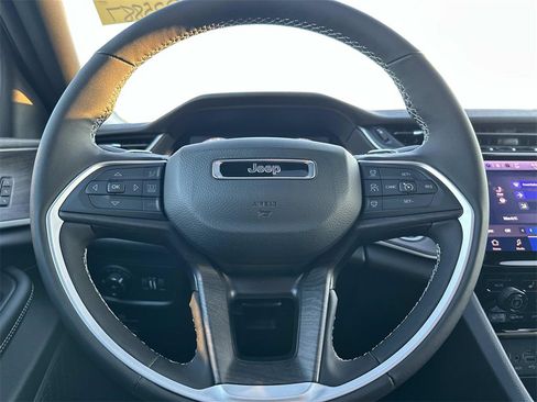 New 2025 Jeep Grand Cherokee Limited image 15