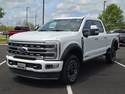 Used 2024 Ford F250 Platinum AWD/4WD image 2