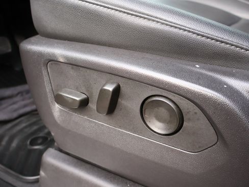 Used 2024 Chevrolet Silverado 1500 LT w/ Leather Package RWD image 9