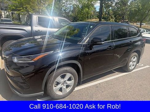 Used 2021 Toyota Highlander LE image 1