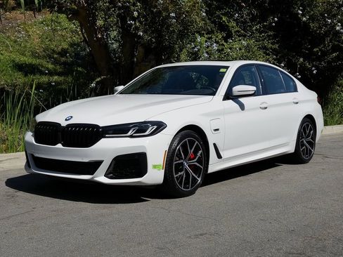 Used 2023 BMW 530e w/ M Sport Package image 27