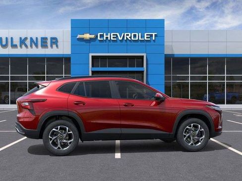 New 2026 Chevrolet Trax LT w/ Driver Confidence Package image 6