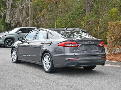 Used 2020 Ford Fusion SE image 3