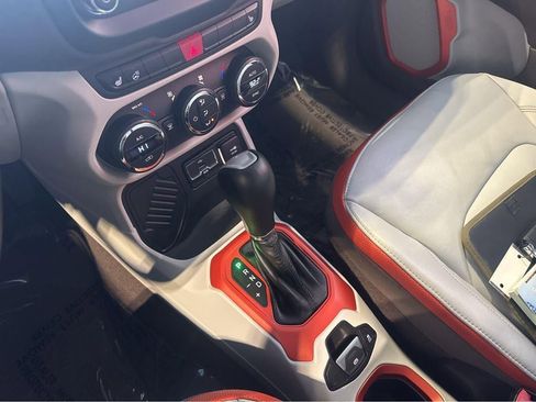 Used 2015 Jeep Renegade Limited FWD image 24