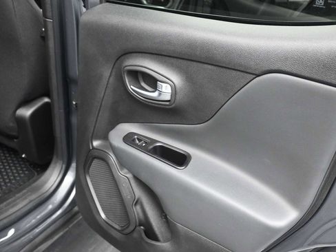 Used 2022 Jeep Renegade Latitude image 11