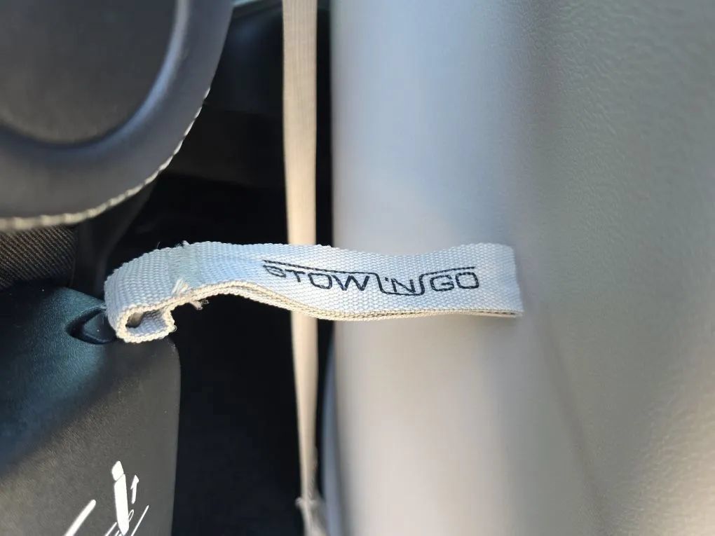 Used 2023 Chrysler Pacifica Touring-L FWD image 40