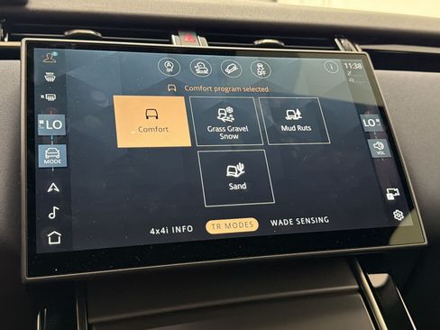 Used 2026 Land Rover Range Rover Velar S AWD/4WD image 22