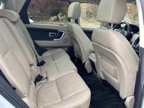 Used 2018 Land Rover Discovery Sport HSE image 15