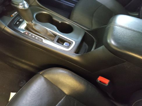 Used 2018 Chevrolet Equinox Premier image 26