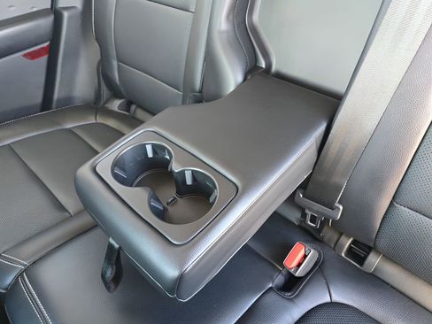 Used 2020 Ford Escape Titanium image 30