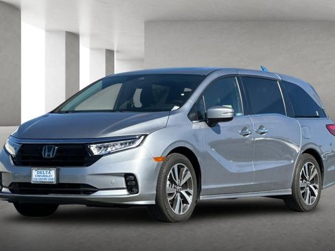 Certified 2024 Honda Odyssey Touring image 8