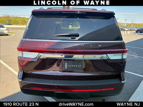Used 2023 Lincoln Navigator Reserve AWD/4WD image 5