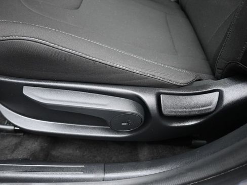 Used 2025 Hyundai Elantra SEL FWD image 12