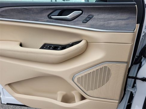 New 2026 Jeep Grand Cherokee Limited w/ Luxury Tech Group II image 22