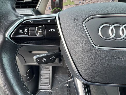 Used 2022 Audi e-tron Premium Plus w/ Premium Plus Package image 32