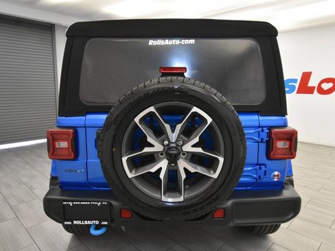 Used 2024 Jeep Wrangler Unlimited w/ Convenience Group AWD/4WD image 4