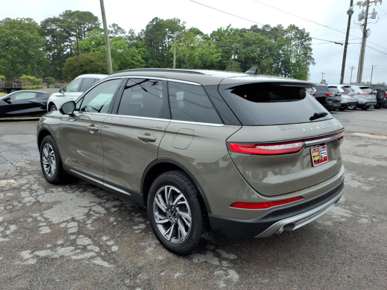 Used 2025 Lincoln Corsair AWD w/ Equipment Group 101A image 3