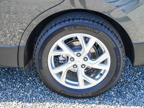 Used 2019 Chevrolet Equinox LT w/ Sun & Navigation Package AWD/4WD image 10