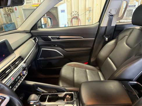 Used 2022 Kia Telluride LX AWD/4WD image 32