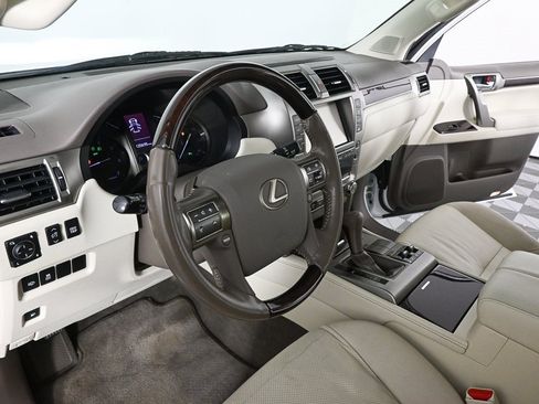 Used 2017 Lexus GX 460 image 6