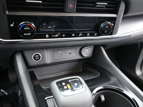 Used 2023 Nissan Rogue SV w/ SV Premium B Package image 25