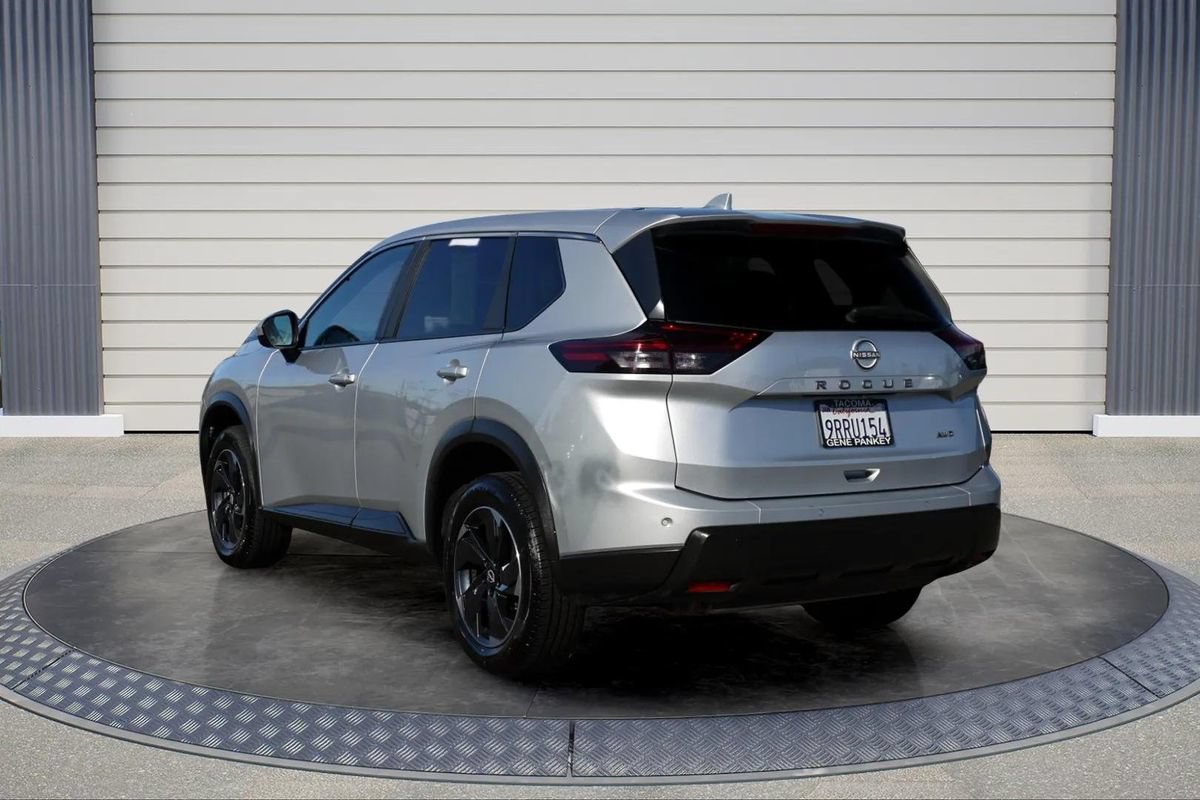 Used 2025 Nissan Rogue SV AWD/4WD image 5