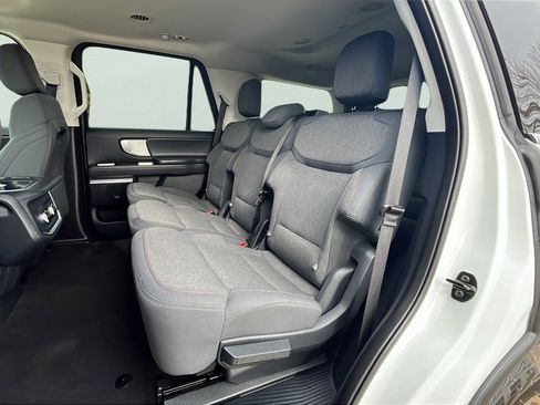 Certified 2025 Ford Expedition Active image 17