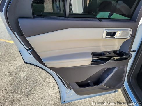 Used 2022 Ford Explorer Platinum image 29