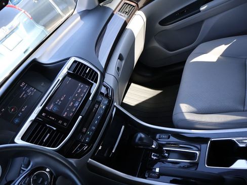 Used 2017 Honda Accord EX-L image 18