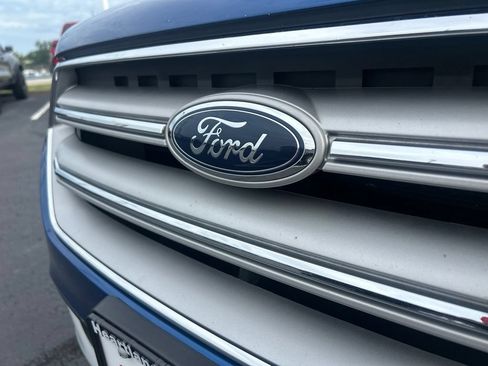 Used 2018 Ford Escape SE w/ Ford Safe & Smart Package FWD image 10