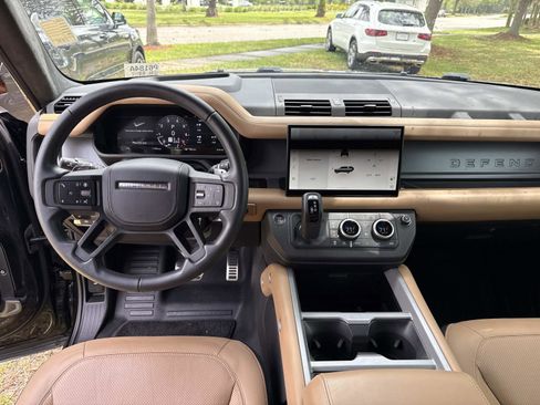 Used 2025 Land Rover Defender 130 V8 image 16