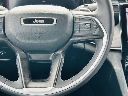 Used 2023 Jeep Grand Cherokee Limited w/ Luxury Tech Group II image 22