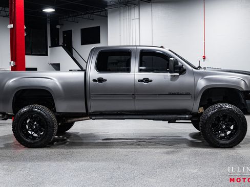 Used 2011 GMC Sierra 3500 Denali image 6