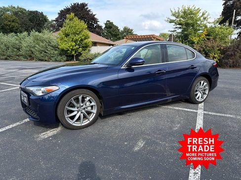 Used 2017 Alfa Romeo Giulia AWD image 1