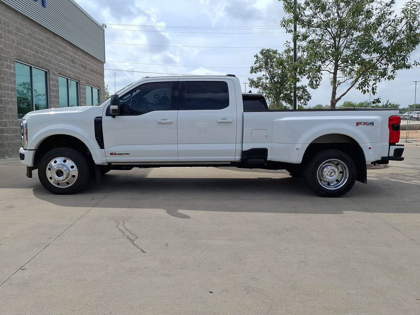 Used 2025 Ford F450 Platinum w/ FX4 Off-Road Package AWD/4WD image 9
