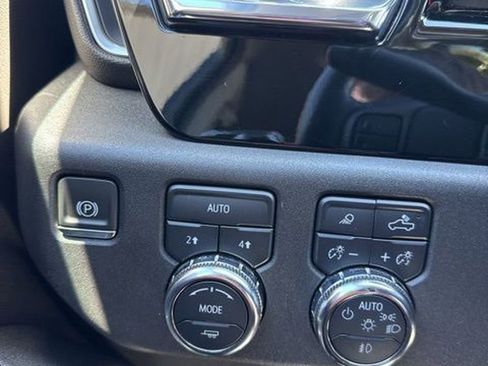 Used 2024 GMC Sierra 1500 SLT image 17