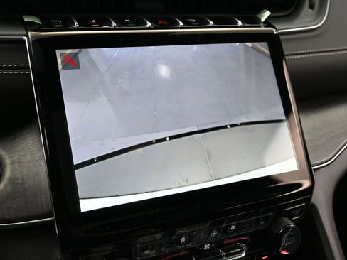 Used 2024 Jeep Grand Cherokee Overland w/ Luxury Tech Group IV image 12