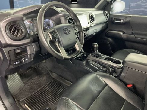 Used 2018 Toyota Tacoma TRD Off-Road w/ TRD Premium Off Road Package AWD/4WD image 21