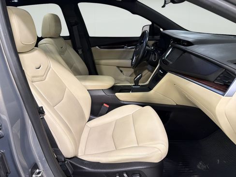 Used 2019 Cadillac XT5 Luxury FWD image 12