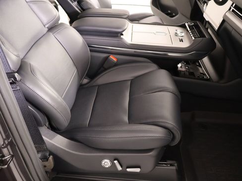New 2025 Lincoln Navigator L Reserve AWD/4WD image 14